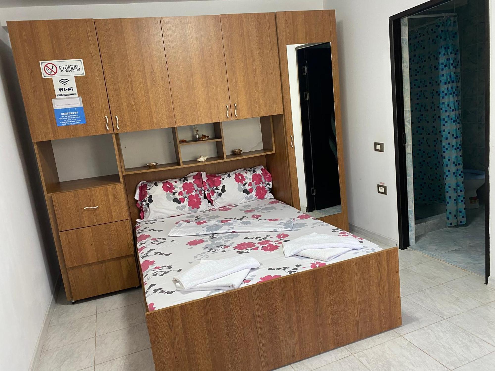 Appartement Raven Comstar à Corbu  Extérieur photo