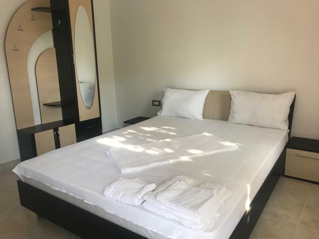 Appartement Raven Comstar à Corbu  Extérieur photo